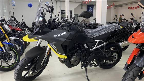 SUZUKI V-STROM 800 SUZUKI V-STROM 800